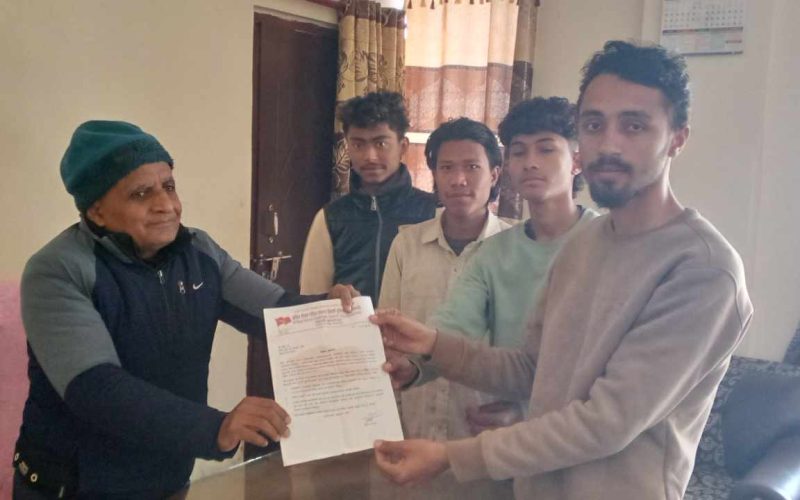 अखिल (क्रान्तिकारी)द्वारा अनुशासन ईन्चार्ज हटाउन माग गर्दै ज्ञापन पत्र पेश