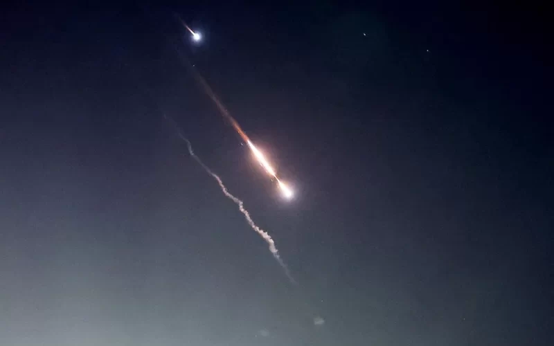 बदलास्वरूप इरानले इजरायलमा मिसाइल आक्रमण