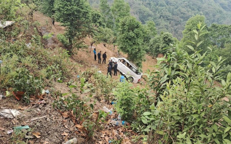 रामेछापबाट काठमाडौं आउदै गरेको गाडी काभ्रेमा दुर्घटना