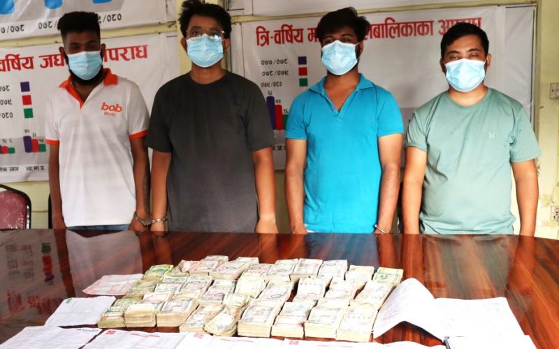 हुण्डीको कारोबार गर्ने चार जना प्रहरी नियन्त्रणमा ।