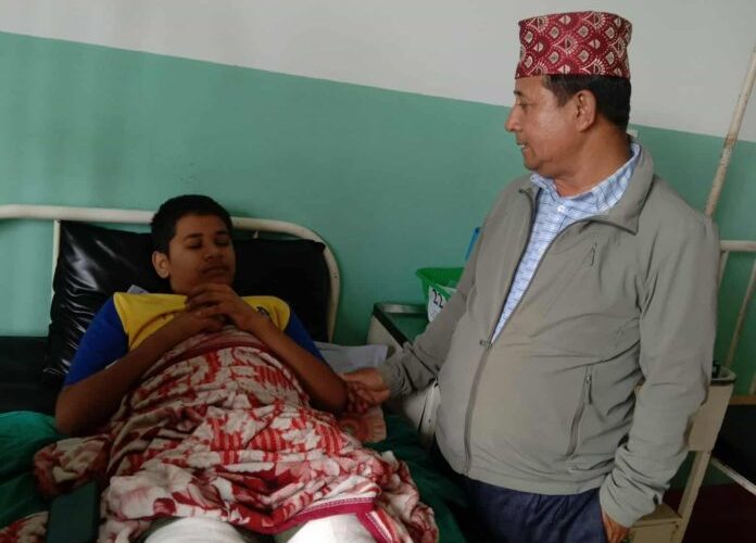 कास्कीमा कृयाशील राजनैतिक पार्टीकाहरुले भेट्याे जेनजी आन्दोलनका घाइतेहरुलाई