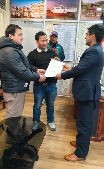 संयुक्त संघर्ष समिति भक्तपुरले नेता खड्काको रिहाइको माग गर्दै बुझायो ज्ञापन पत्र