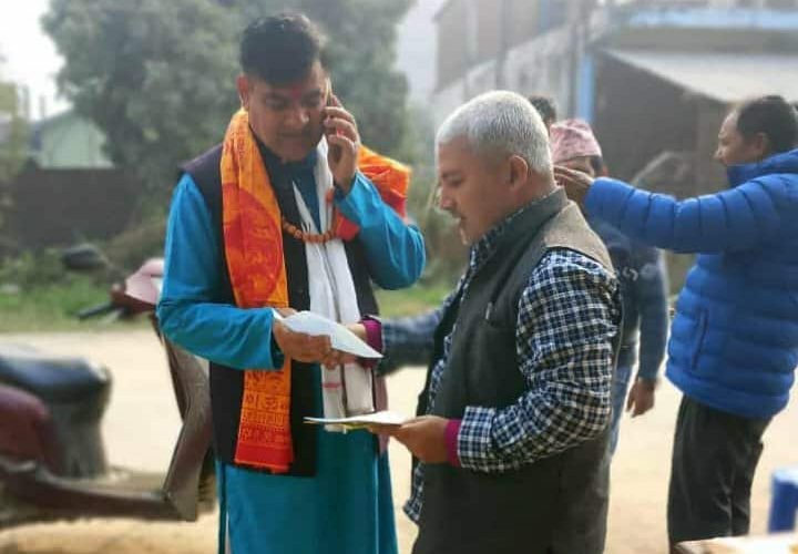 रास्वपा उम्मेदवार बिक्रम खनाललाई निर्वाचन बहिष्कारको पर्चा !