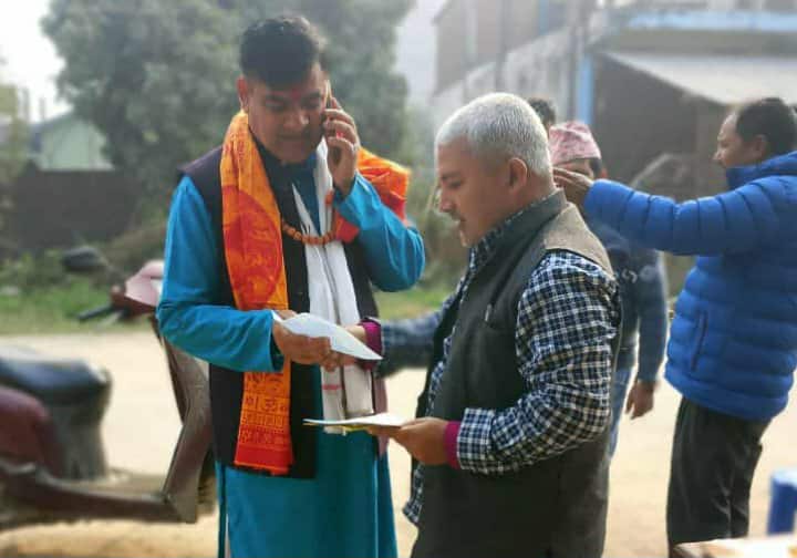 रास्वपा उम्मेदवार बिक्रम खनाललाई निर्वाचन बहिष्कारको पर्चा !