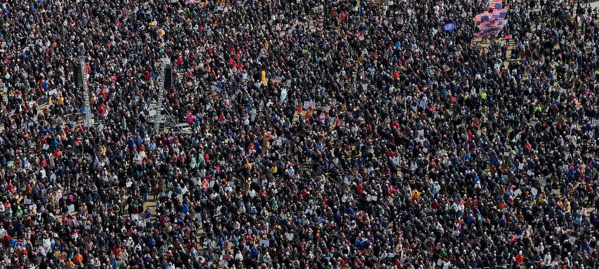 डोनाल्ड ट्रम्प र उनको प्रशासनकाविरुद्ध ३ हजार भन्दा बढी स्थानमा विशाल प्रदर्शन