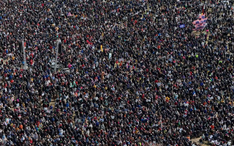 डोनाल्ड ट्रम्प र उनको प्रशासनकाविरुद्ध ३ हजार भन्दा बढी स्थानमा विशाल प्रदर्शन