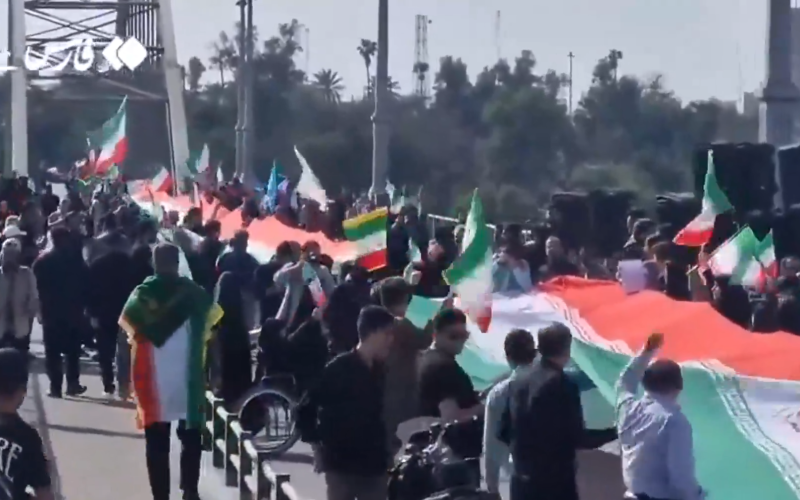 ट्रम्पको धम्कीपछि लाखौँ इरानी नागरिकहरू मानव साङ्लो बनाएर देशैभरी सडकमा