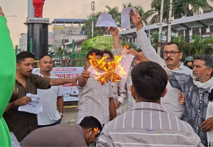 गणेश नेपालीको आत्मदाह प्रकरण: प्रधानमन्त्री बालेन्द्रको पुत्ला दहन