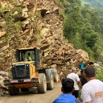 विभिन्न राजमार्ग पहिरो र बाढीका कारण प्रभावित